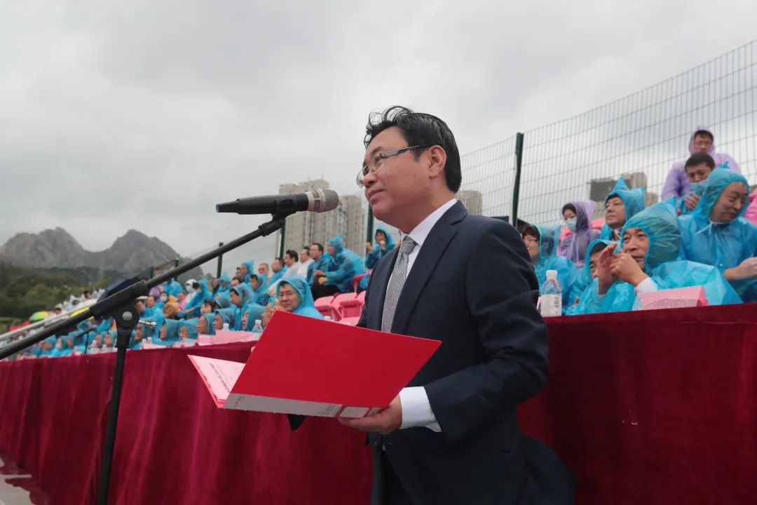 集团党委书记,董事长王建辉宣布运动会开幕市老领导崔锡柱,市委宣传部